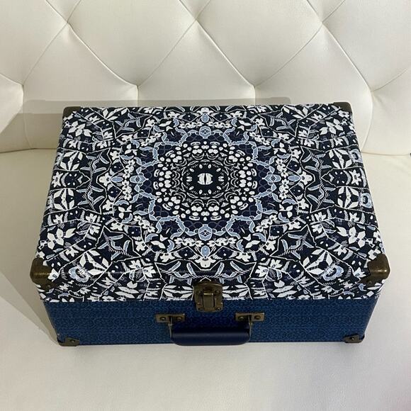 Crosley Radio Kaleidoscope Print Blue & White Record Player - Picture 2 of 12